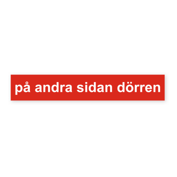 Skylten - På andra sidan dörren. På andra sidan dörren kombineras med annan skylt och anger informationen om vad som finns bakom dörren. Använd som aluminiumskylt.