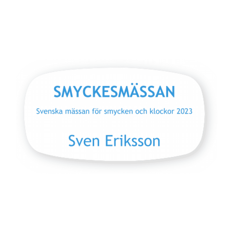 Namnskylt Vit med blå text-skylten har storleken 62x32mm och tillverkas i materialet Rundad rektangel. Denna standardskylt kan anpassas så att du kan skapa din egen version av skylten.