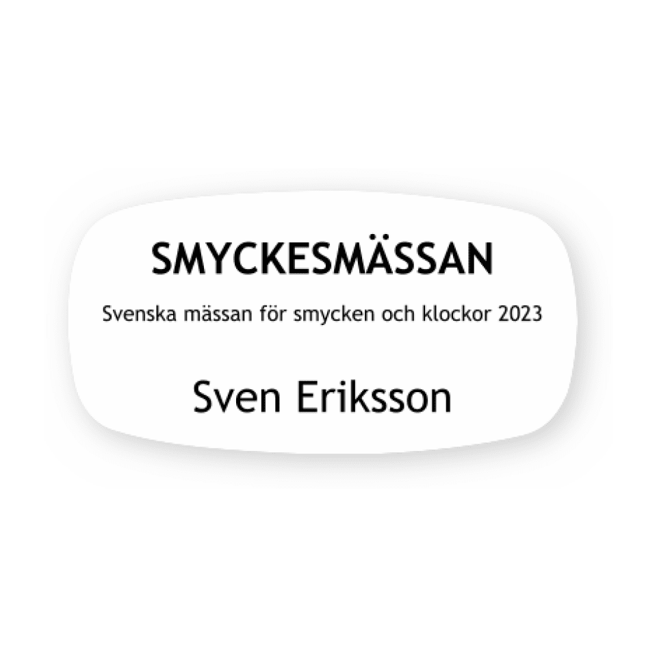 Namnskylt Vit med svart text-skylten har storleken 62x32mm och tillverkas i materialet Rundad rektangel. Denna standardskylt kan anpassas så att du kan skapa din egen version av skylten.